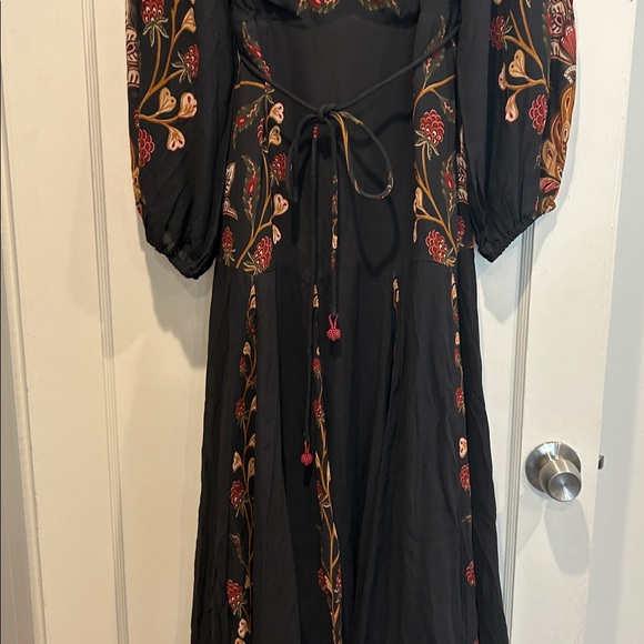 FARM RIO Black Berry Garden Long Sleeve Pleated Maxi Dress - Picture 5 of 16